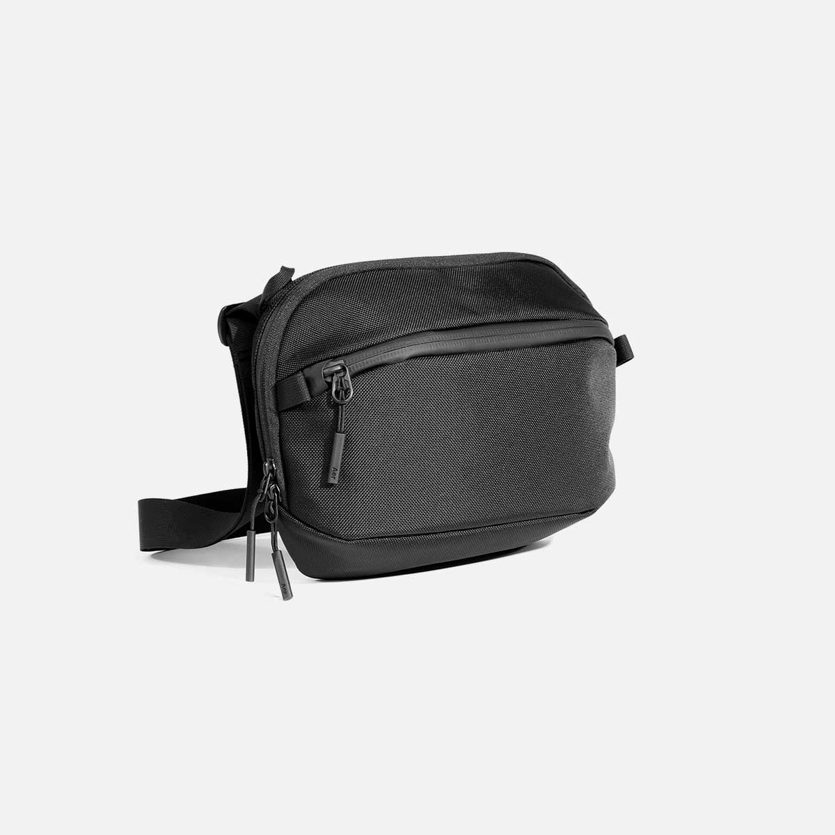 AER21038_daysling3max_black_34