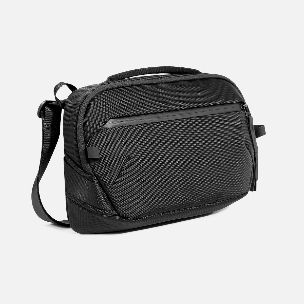 極上美品　AER スリングバッグ　ブラック ！ AER21074_1_daysling4max_black_
